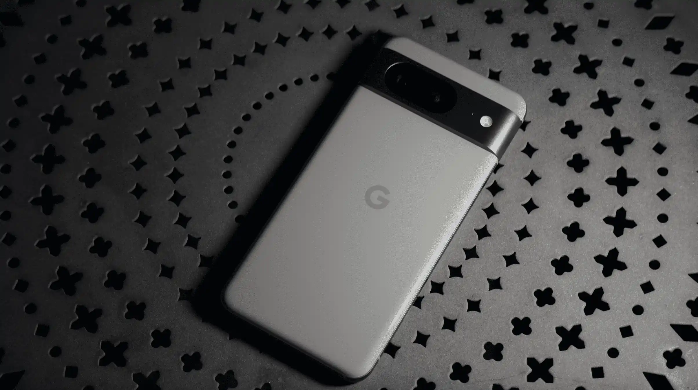 Официально: Google Pixel 8 получил элитную камеру. Хотя смартфон имеет всего два объектива