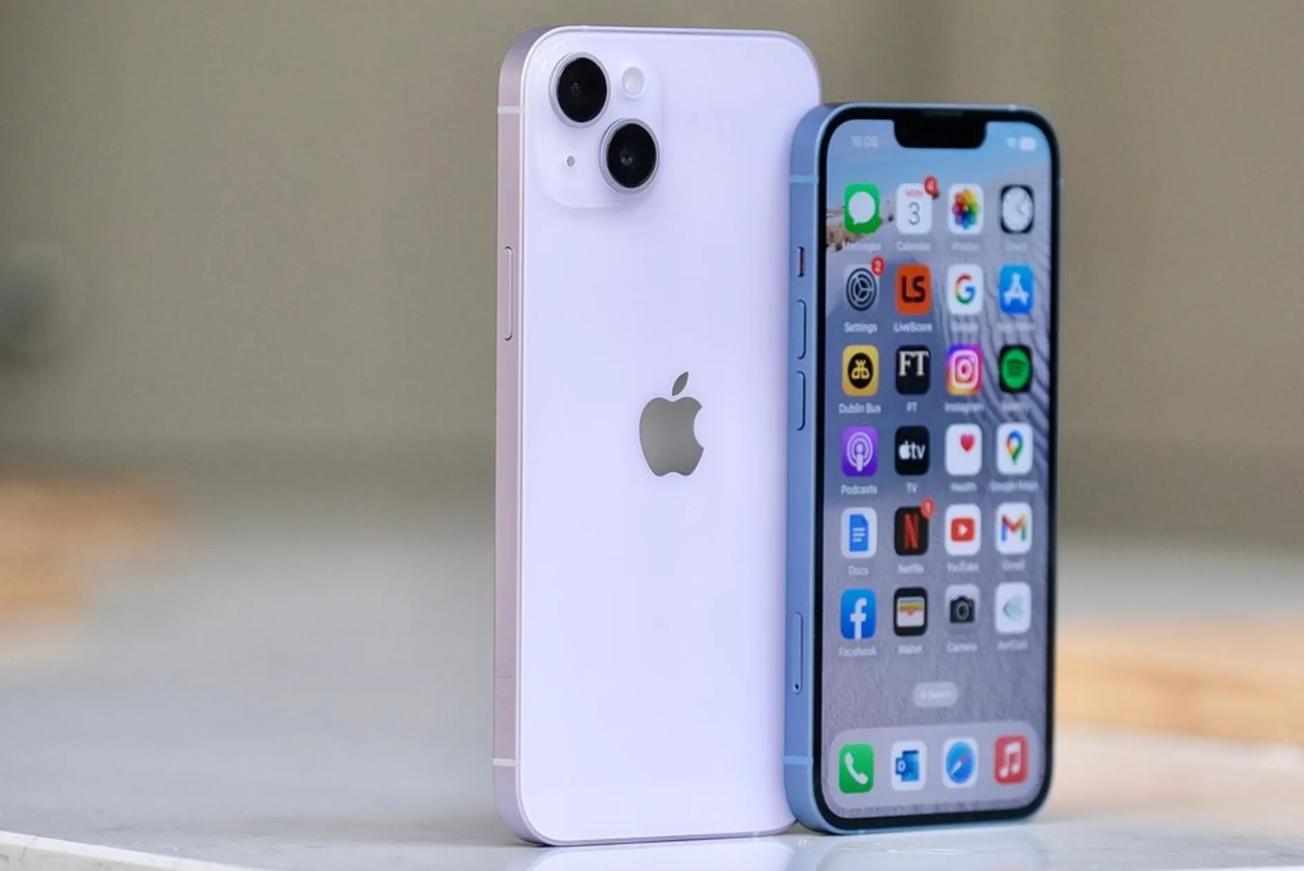 iPhone 14 Plus подешевел в России. Кому пригодится этот смартфон?