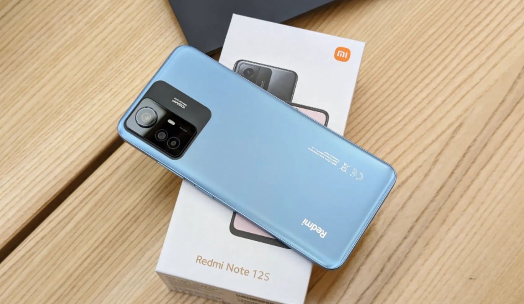 В МТС за покупку Xiaomi Redmi дарят щедрые подарки. Где выгоднее брать смартфоны – в салоне или на Маркете?