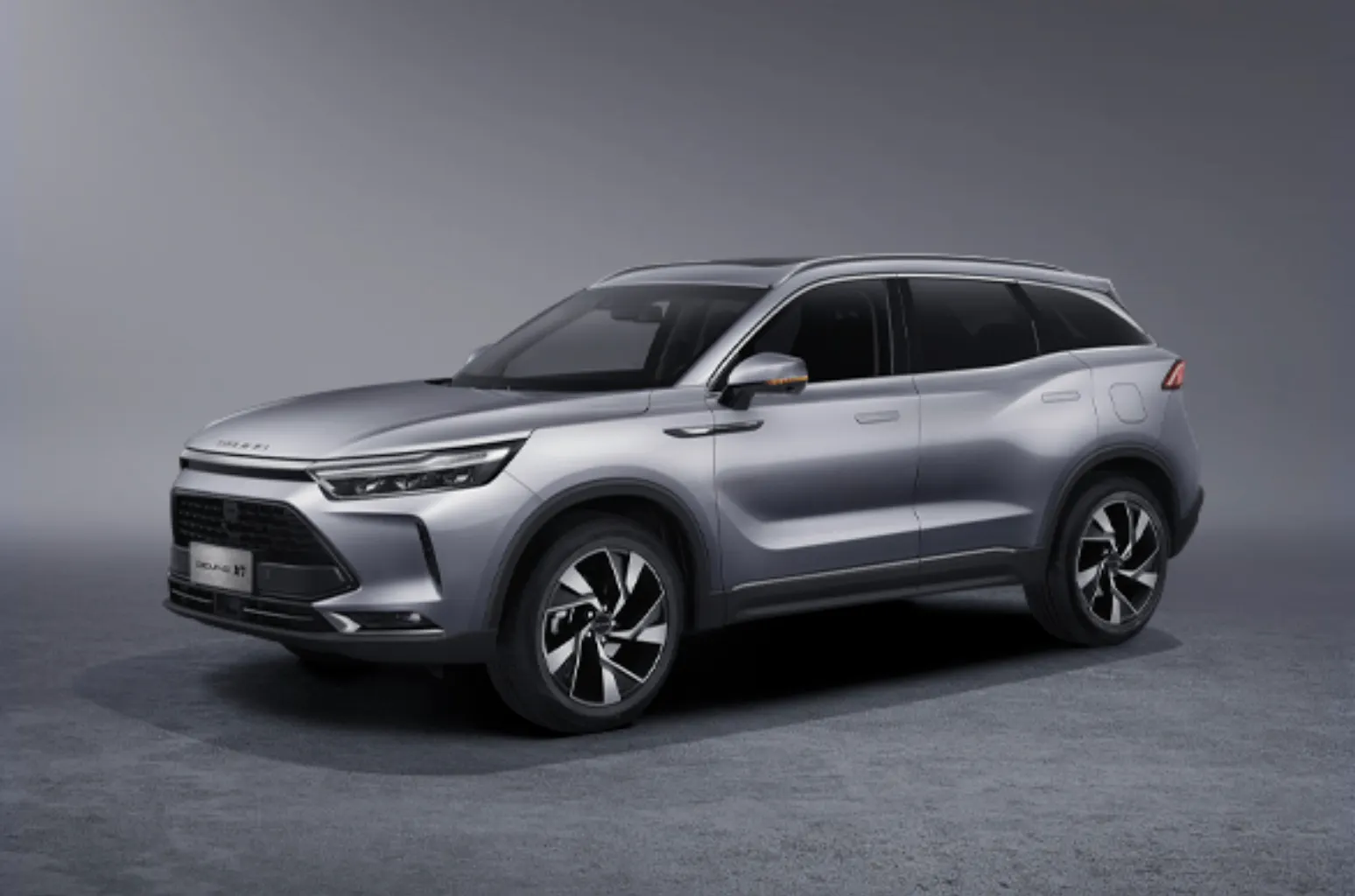 Какой автомобиль уничтожит Mercedes-Benz GLC в России? Этот BAIC стоит в разы дешевле