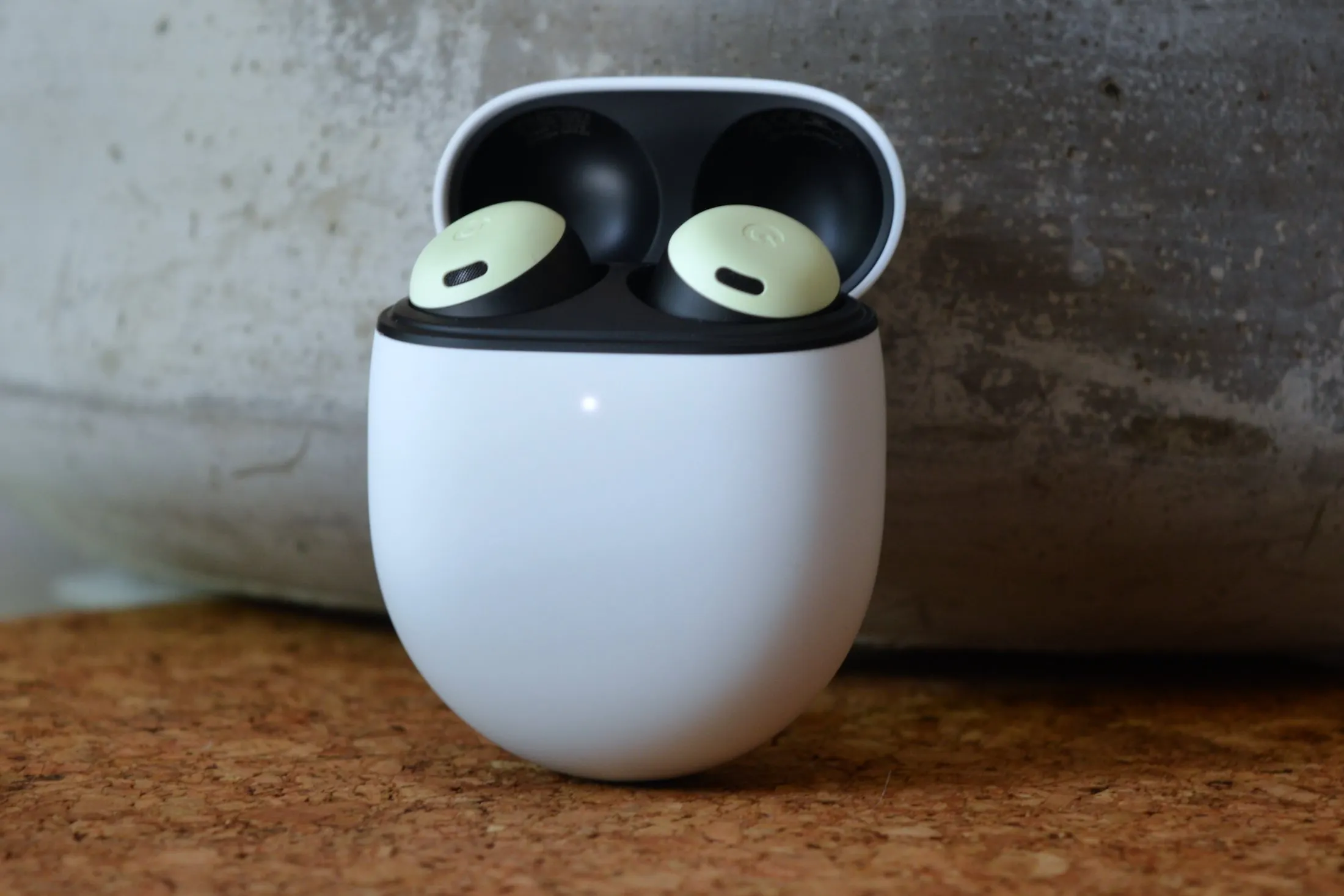 Об этих наушниках Google все забыли, а зря. Это один из главных конкурентов AirPods Pro 2