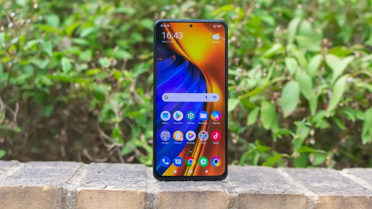 Лучшее железо за свои деньги. Мегапопулярный Xiaomi Poco рухнул в цене