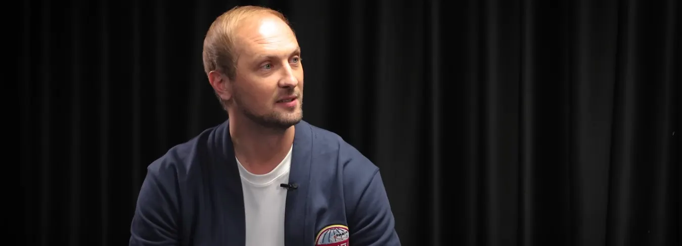 Кто такой Александр Зубарев и почему он так популярен? Гость «Плюшек» и «Вписки» собирает аномальные просмотры