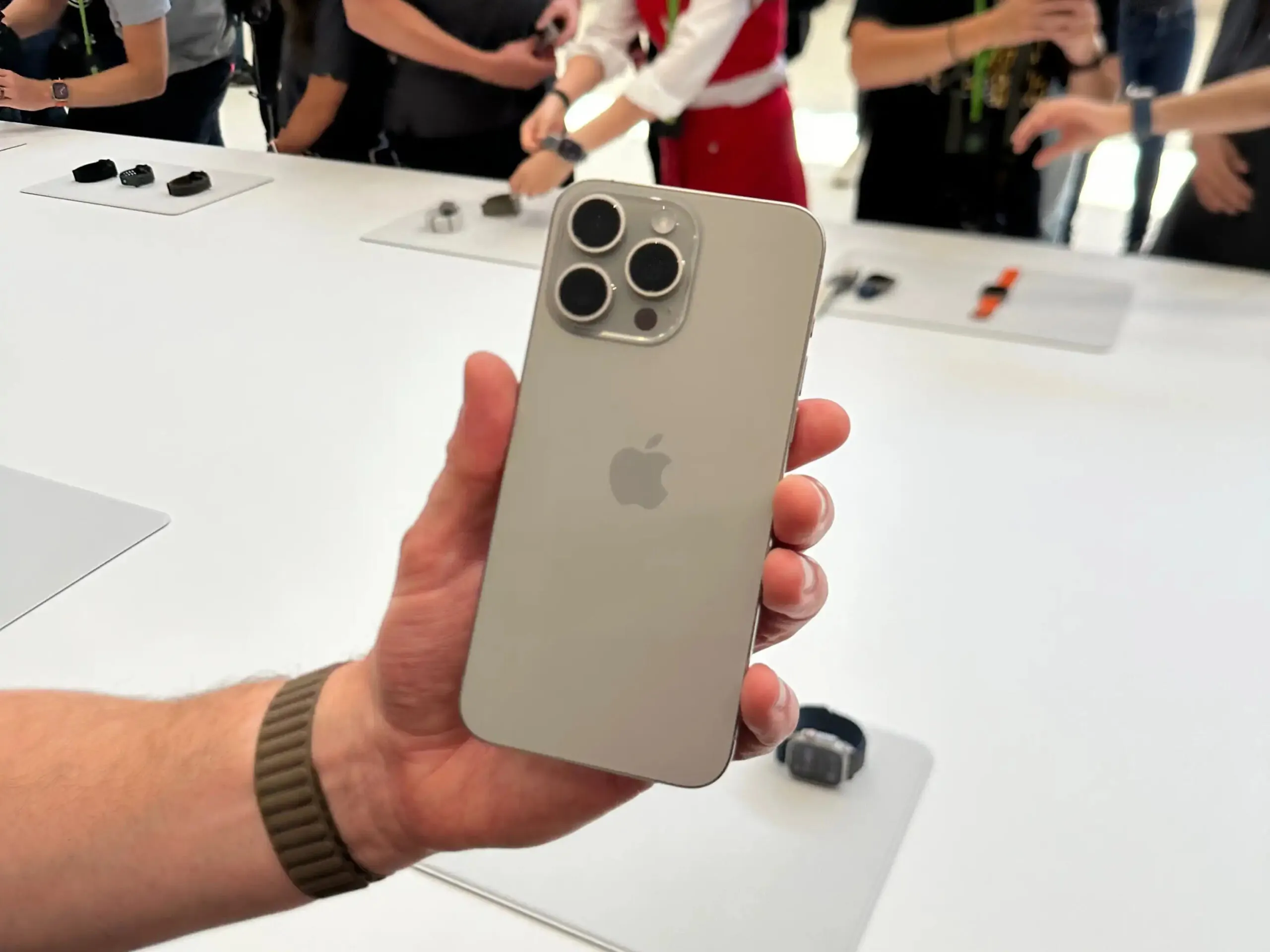 15 смартфонов с лучшими аккумуляторами на рынке. Xiaomi Poco M5s, iPhone 15 Pro Max и другие монстры автономности
