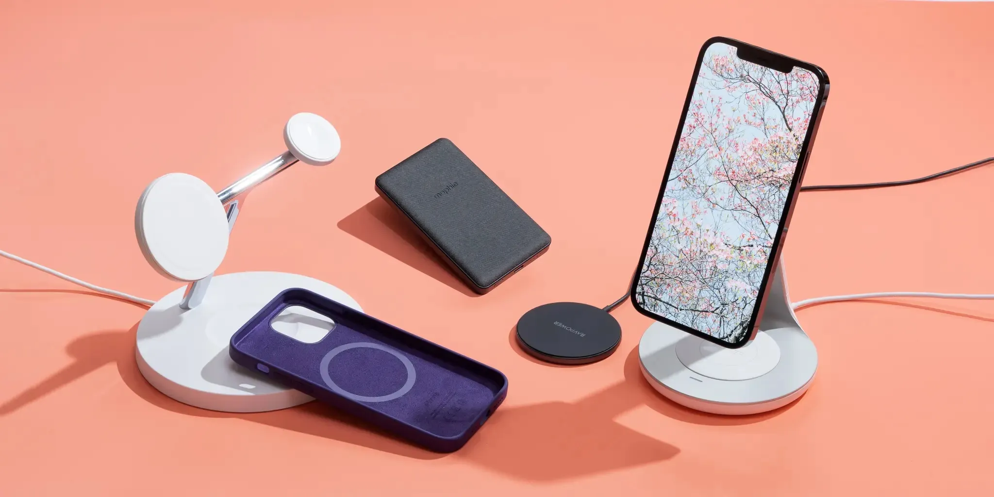 5 лучших MagSafe-аксессуаров для iPhone и других девайсов. Они окончательно обесценились перед праздниками