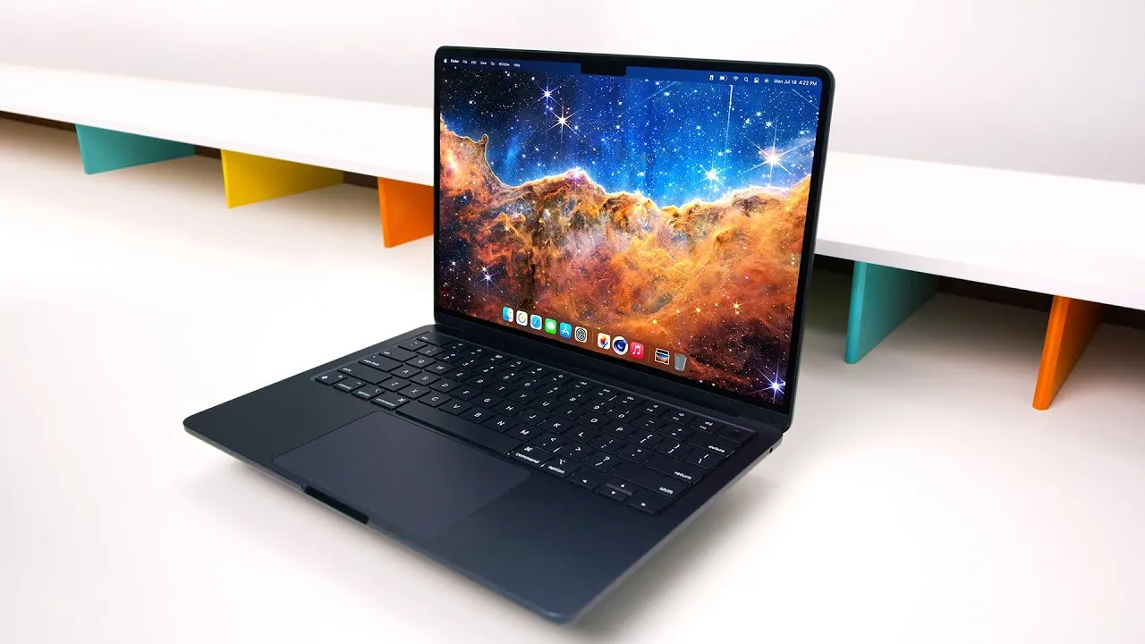 Этот MacBook Air будет разрывать и в 2024 году.  Нашли лучший вариант на рынке