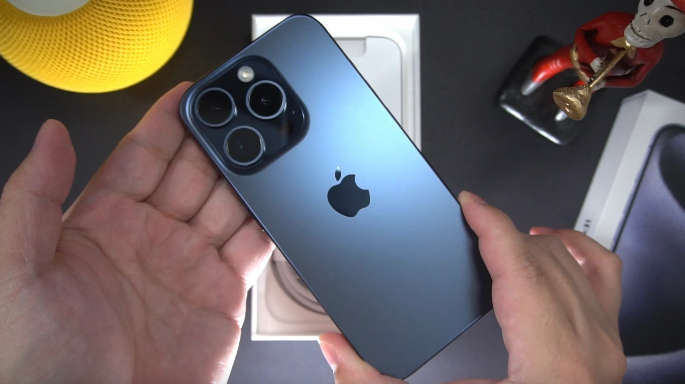 iPhone 15 Pro подешевел. Выбрать новый флагман или модель прошлого поколения?