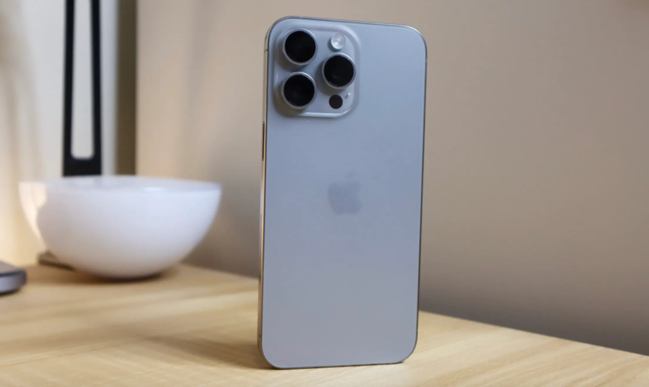 iPhone 15 Pro Max рекордно подешевел. Цена на флагман уже не безумная