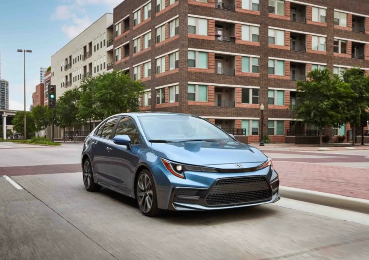 Легендарную Toyota Corolla отдают со скидкой. Она стоит дешевле, чем некоторые российские машины