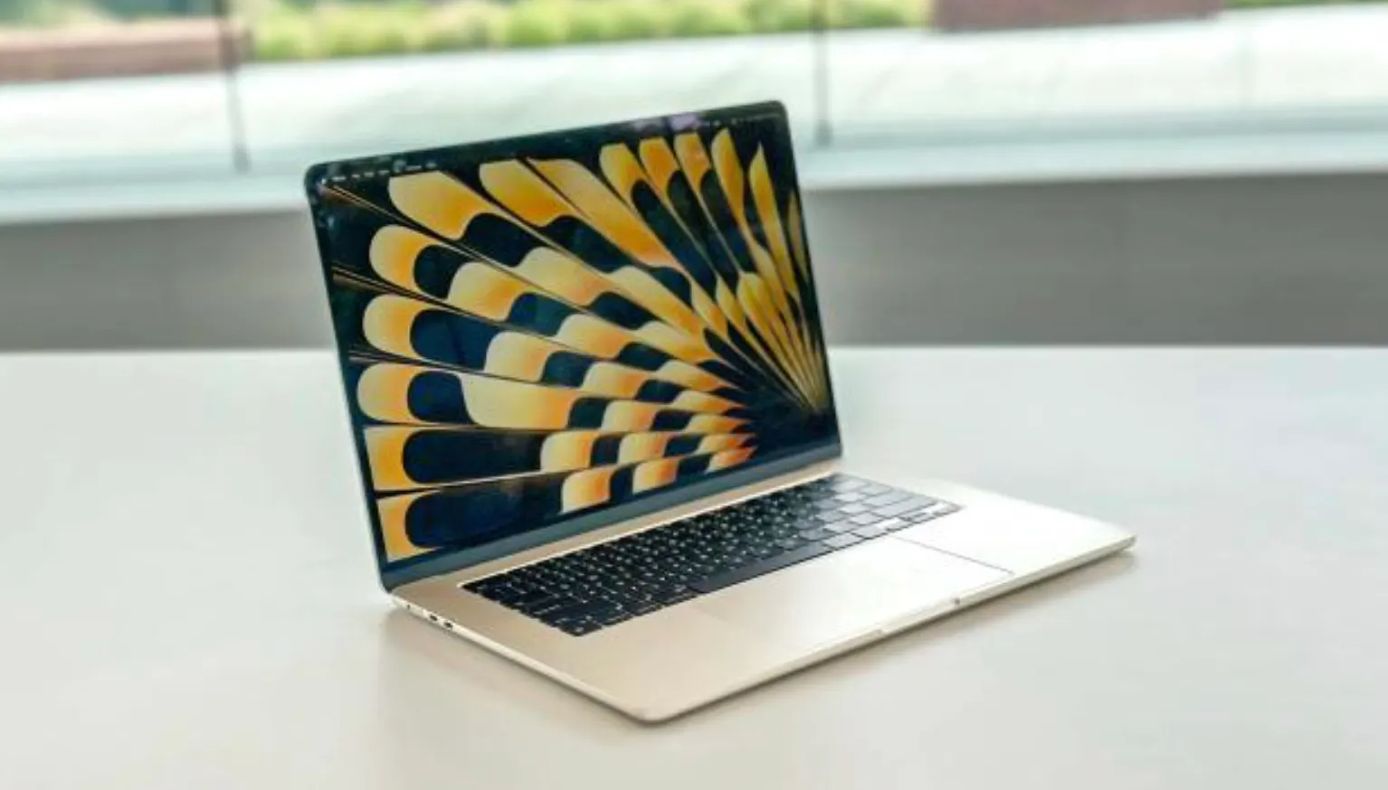 MacBook Air 15 подешевел до безумия. Это лучший рождественский подарок