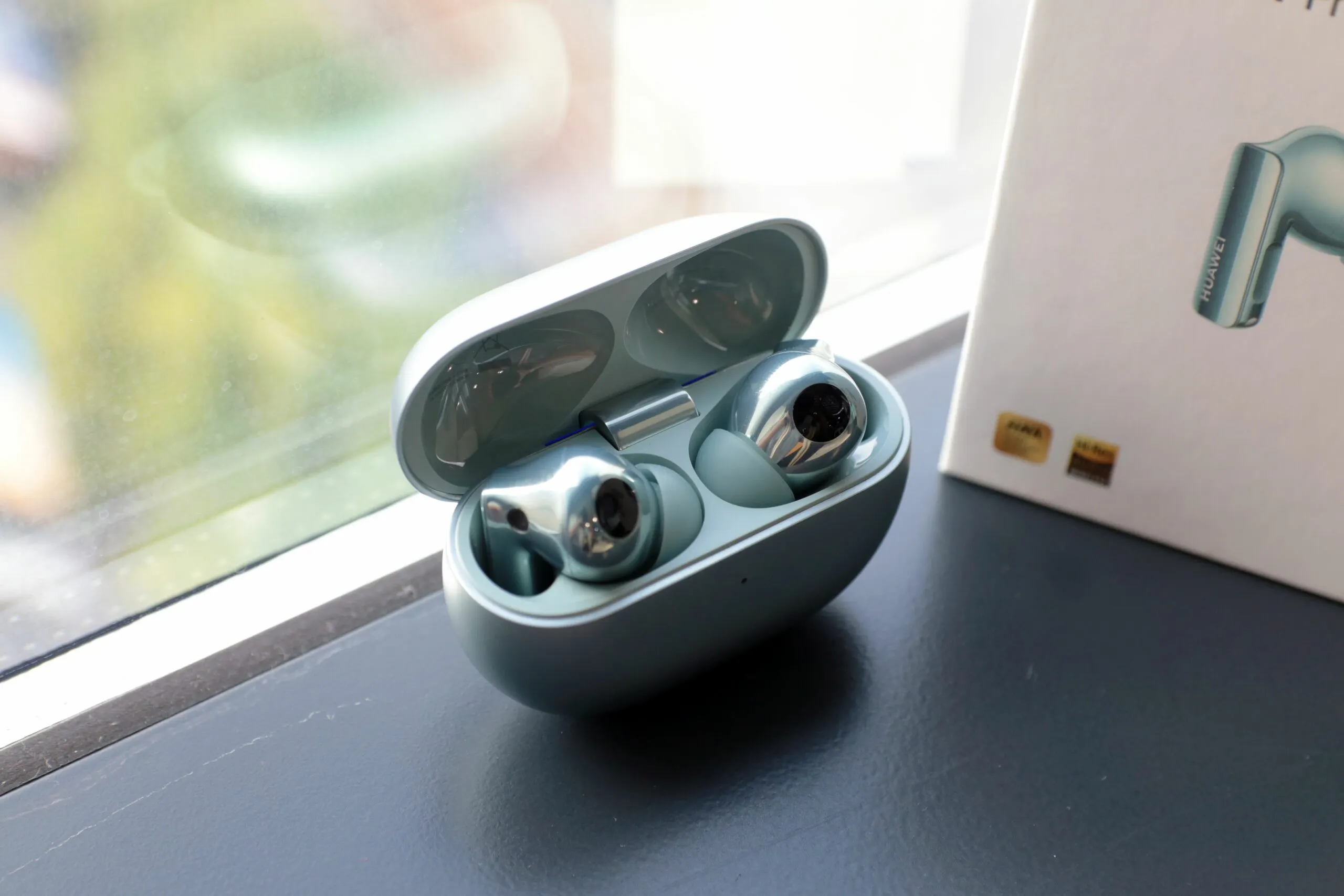 Топовые наушники Huawei сливают за бесценок. Это одна из лучших альтернатив AirPods Pro 2