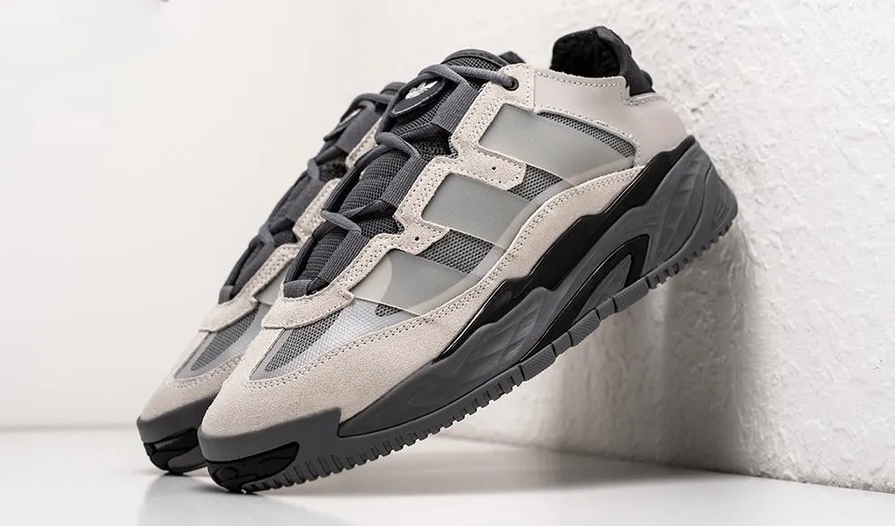Необычные кроссовки от adidas Originals обесценились на Joom. Их дизайн явно удивит