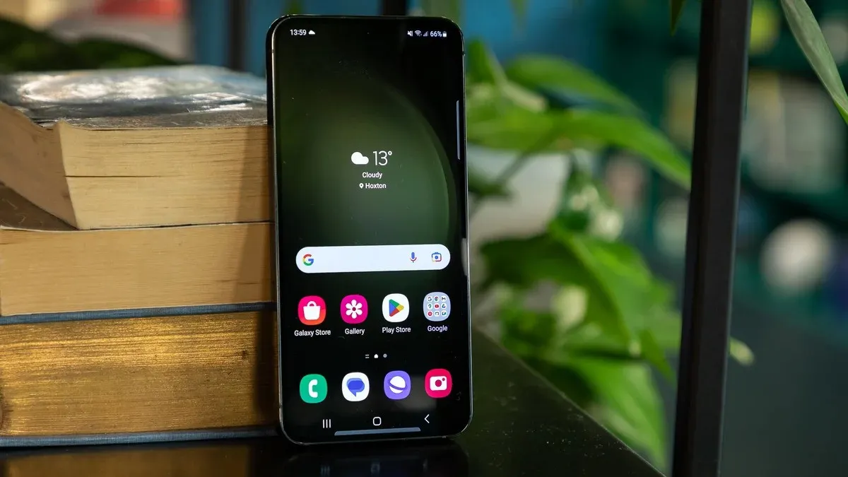Лучший компакт Samsung Galaxy сливают за бесценок. Вот 5 его главных фишек