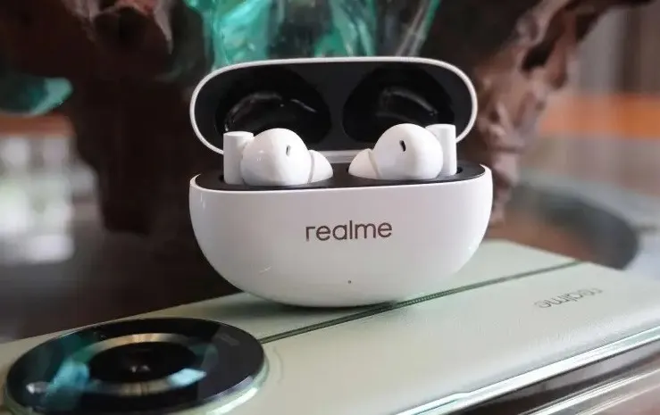 3 мегаскидки с Яндекс.Маркета. Realme Buds Air 5, легендарный смарт-браслет и компактный пауэрбанк