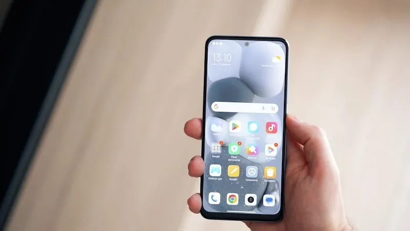 Лучший экран за свои деньги. Главный бюджетник Xiaomi Redmi сливают за копейки