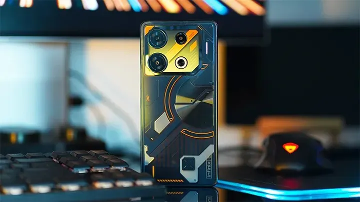 Об этом Infinix все забыли, а зря. У него уникальный дизайн и мощный процессор