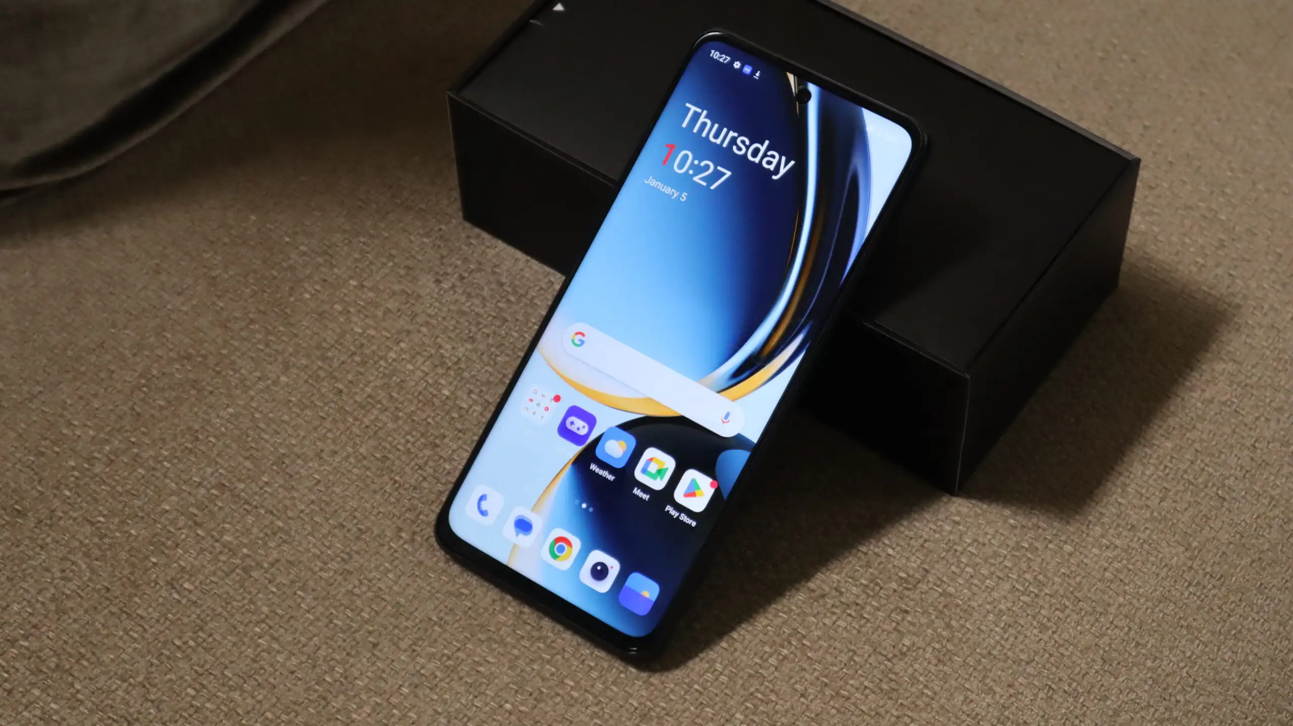 Забытый хит OnePlus обесценился в России. Он по-прежнему хорош за свои деньги