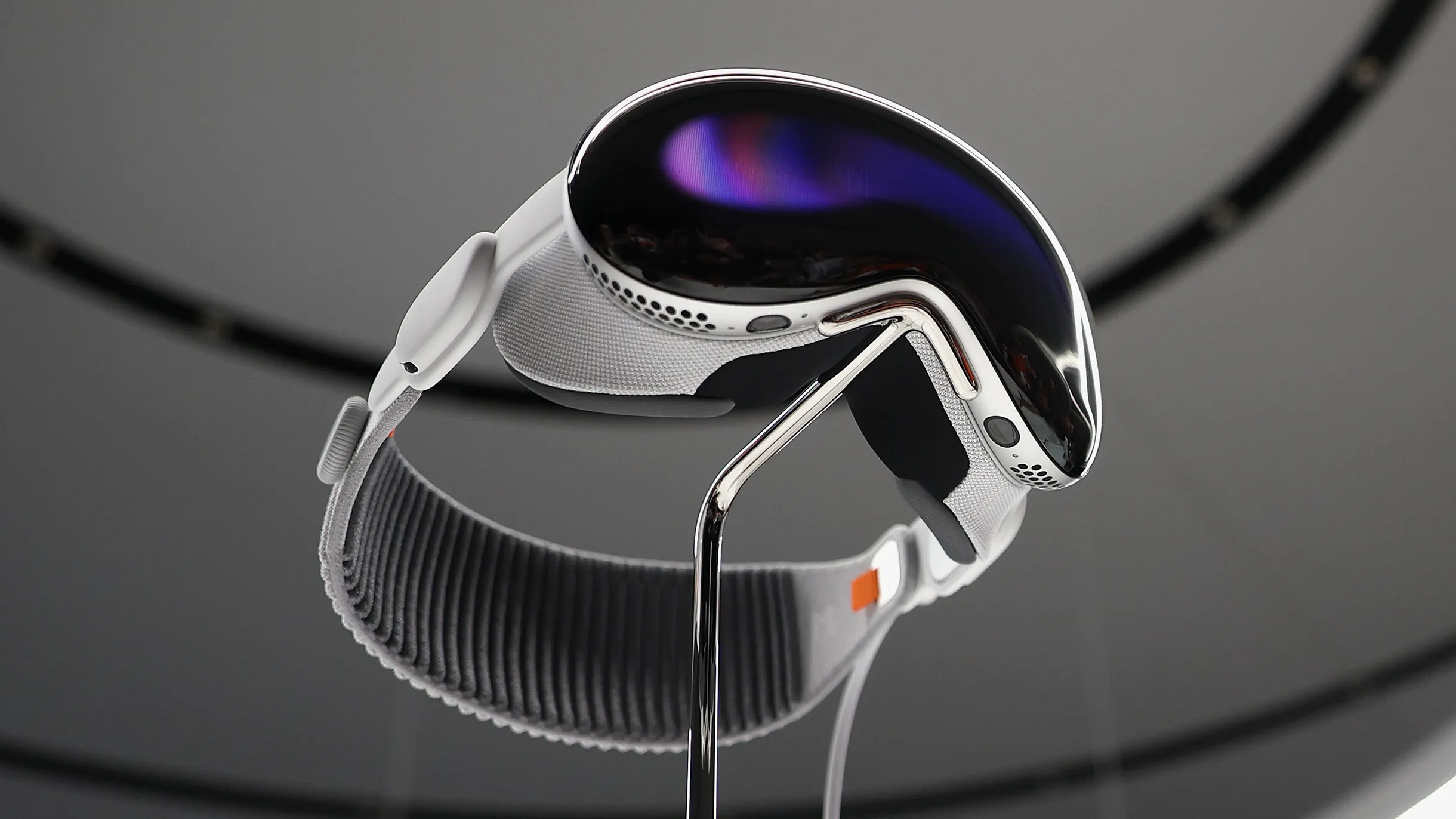 Apple Vision Pro уже можно заказать в Россию. Сколько стоят топовые очки смешанной реальности?