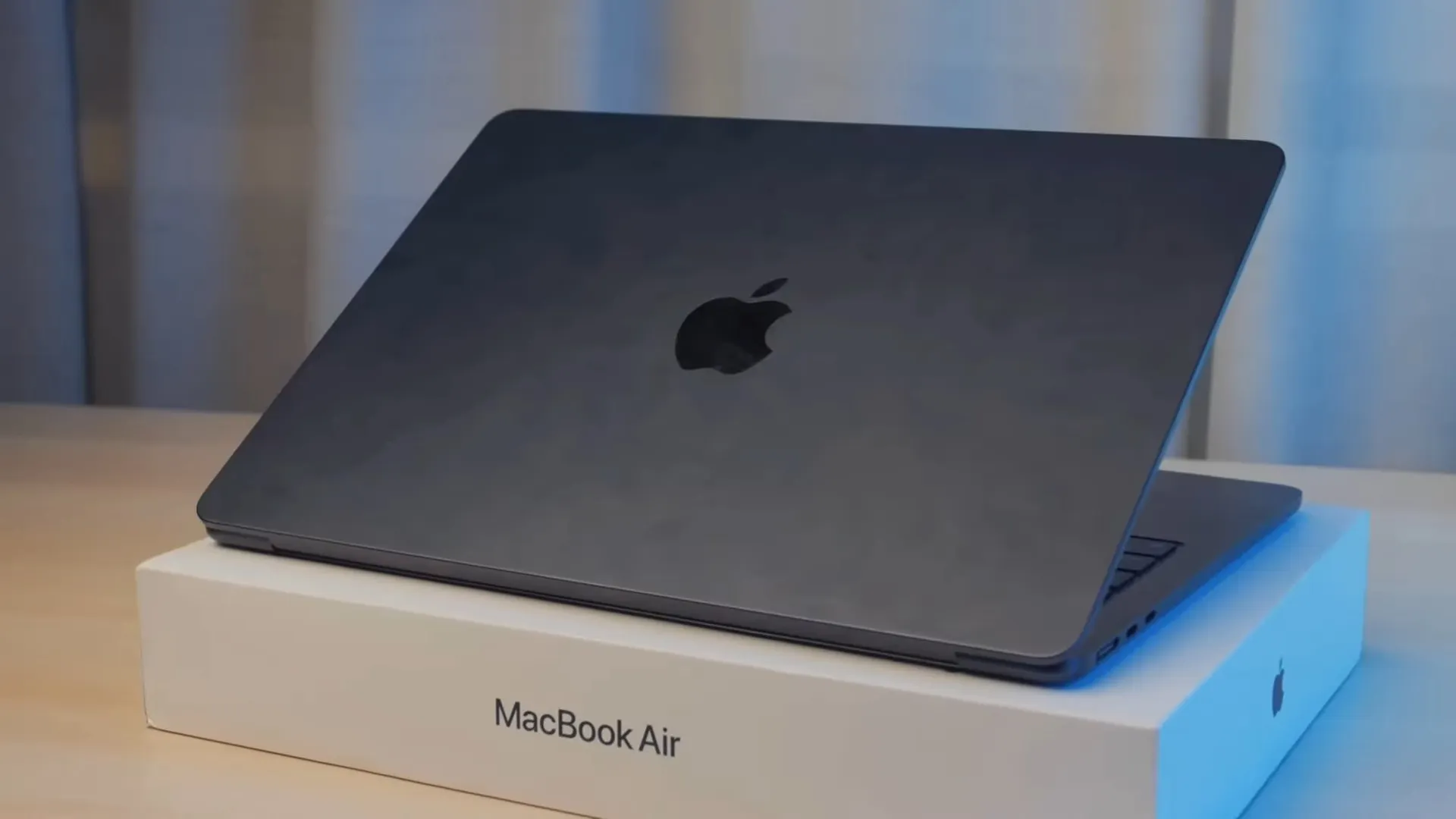MacBook Air 15 невероятно подешевел. Такого выгодного ценника не было никогда