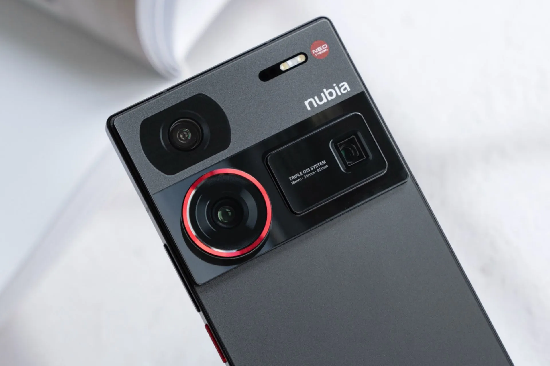 ZTE Nubia Z60 Ultra — свежий флагман на Snapdragon 8 Gen 3. Его уже можно заказать в России