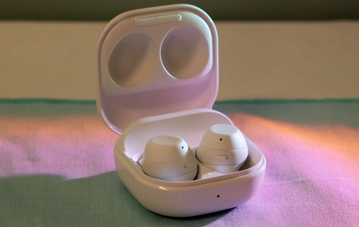 Samsung Galaxy Buds FE — новейшие наушники бренда. Чем они хороши и стоит ли их брать?