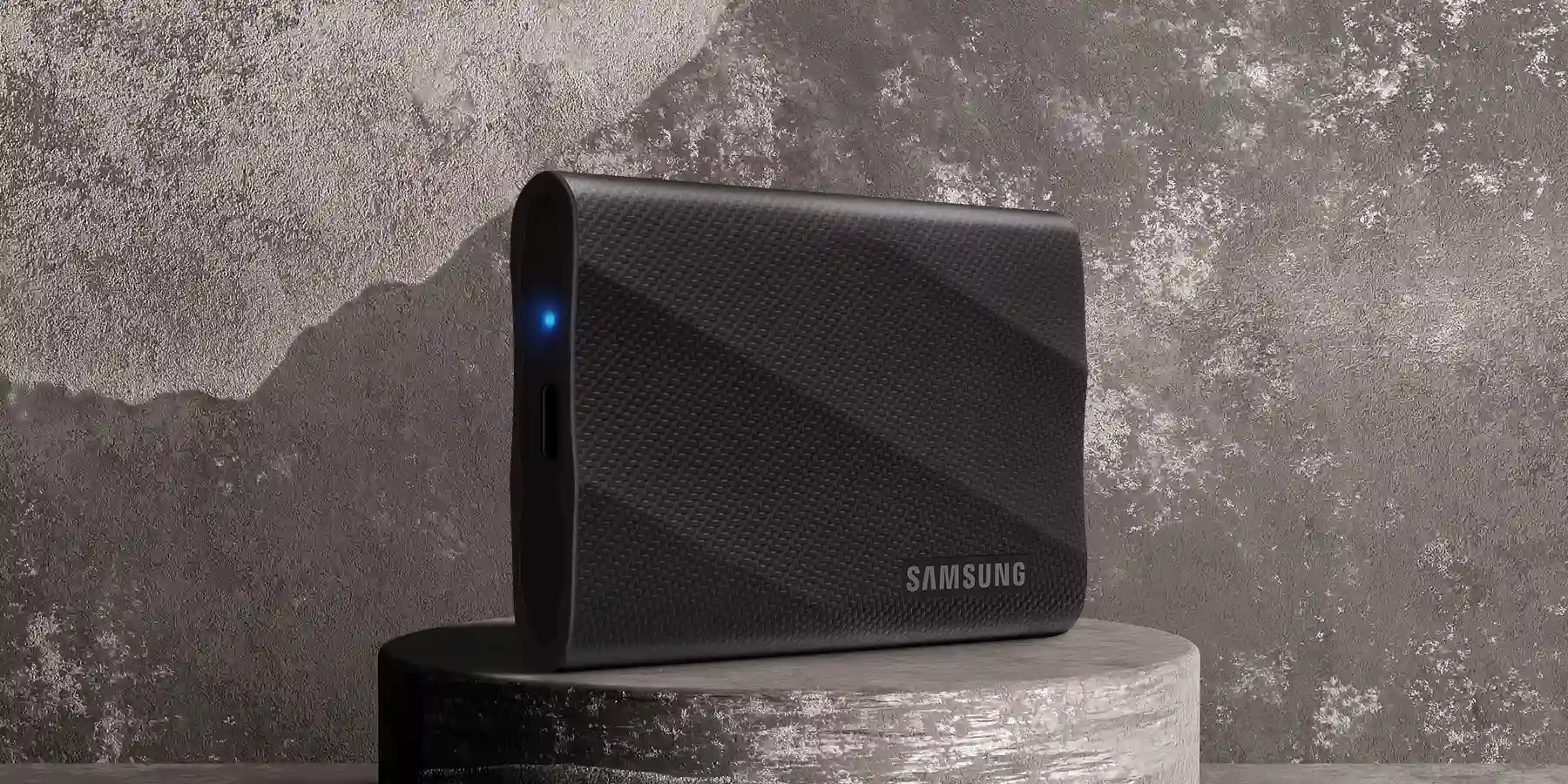 Новый внешний SSD Samsung T9 появился на Маркете. У него бешеная скорость и нереально прочный корпус