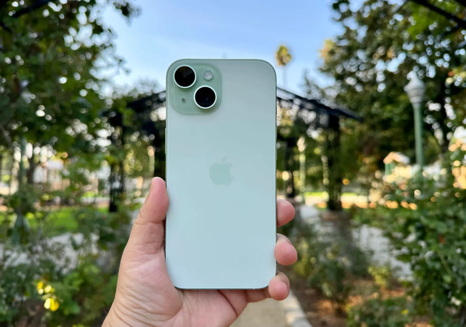 iPhone 15 радикально подешевел в 2024 году. Теперь мы советуем его практически всем