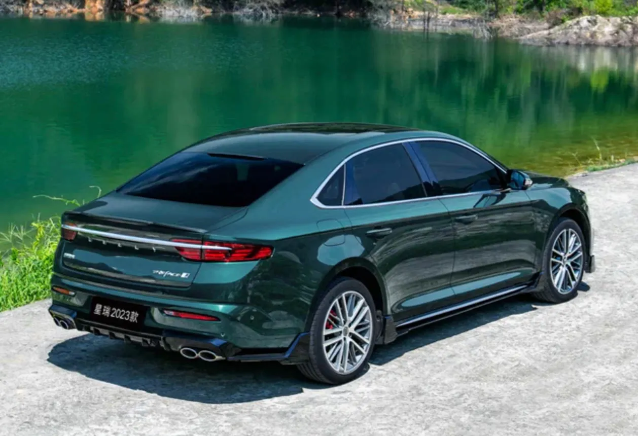Стильный седан Geely Preface заметно подешевел в России. Это китайский эксклюзив – машин мало