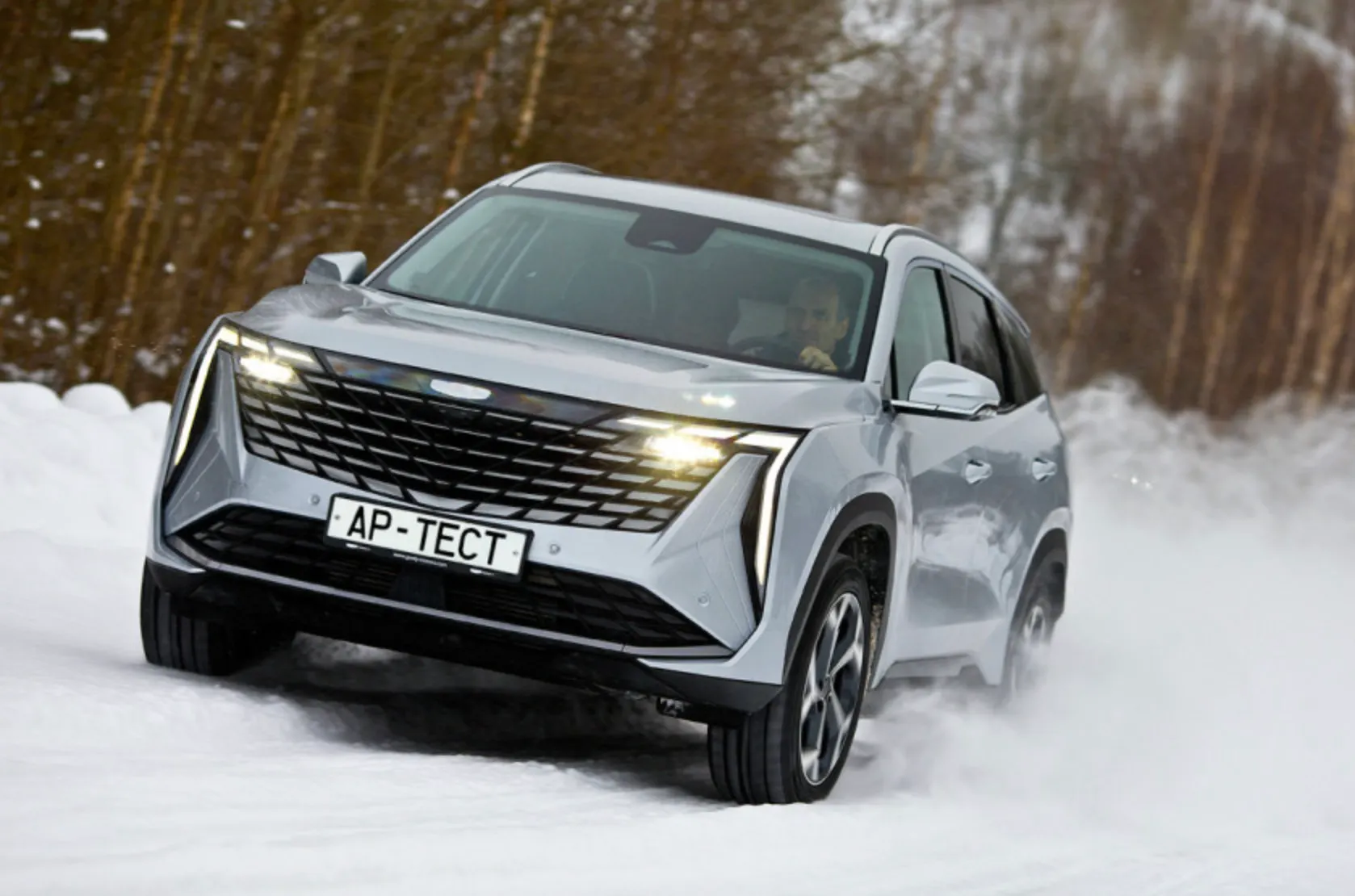 Geely Atlas – новейший китайский кроссовер. Сколько за него просят в России?
