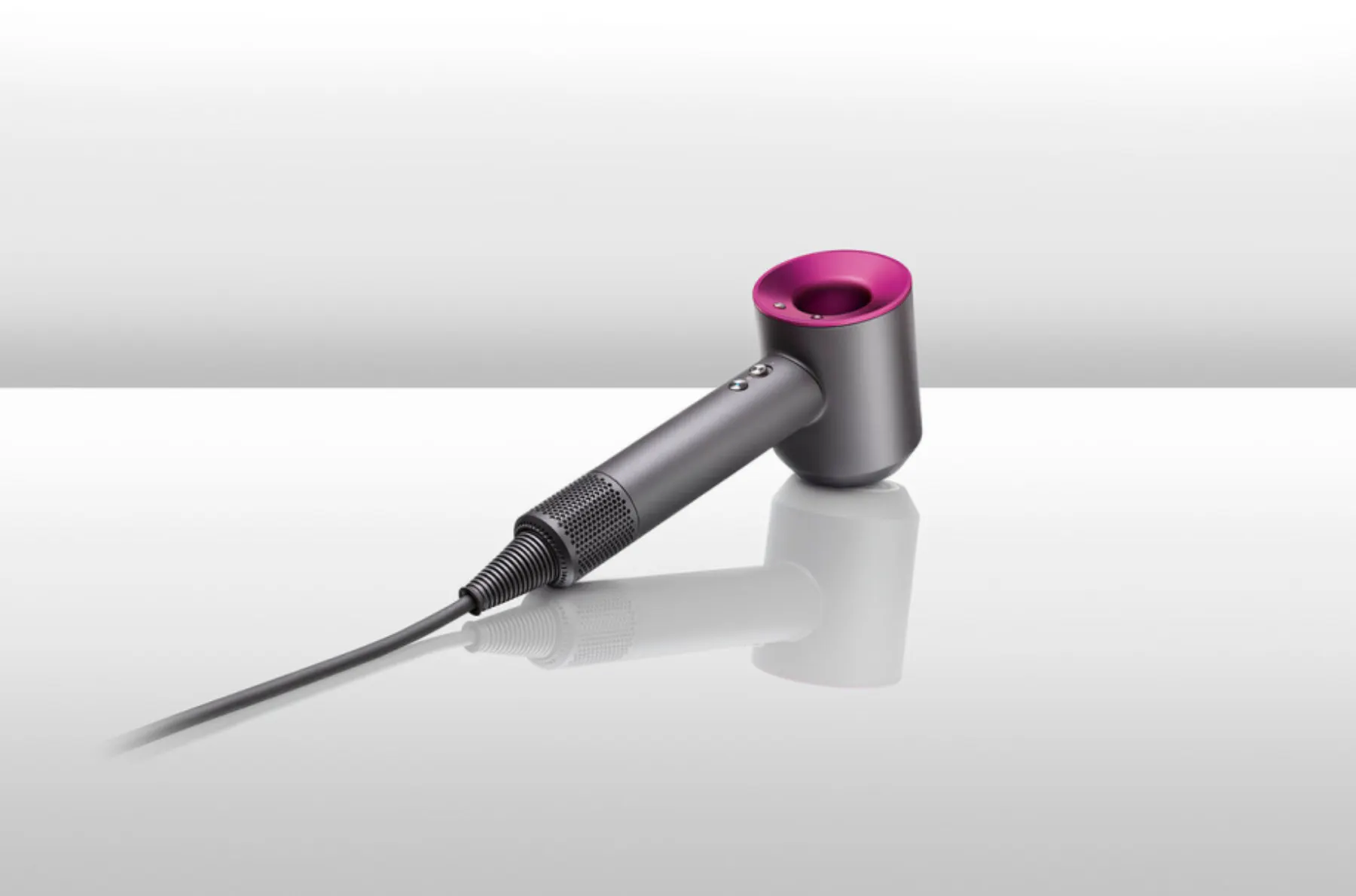Почему фен Dyson такой дорогой? Есть несколько причин
