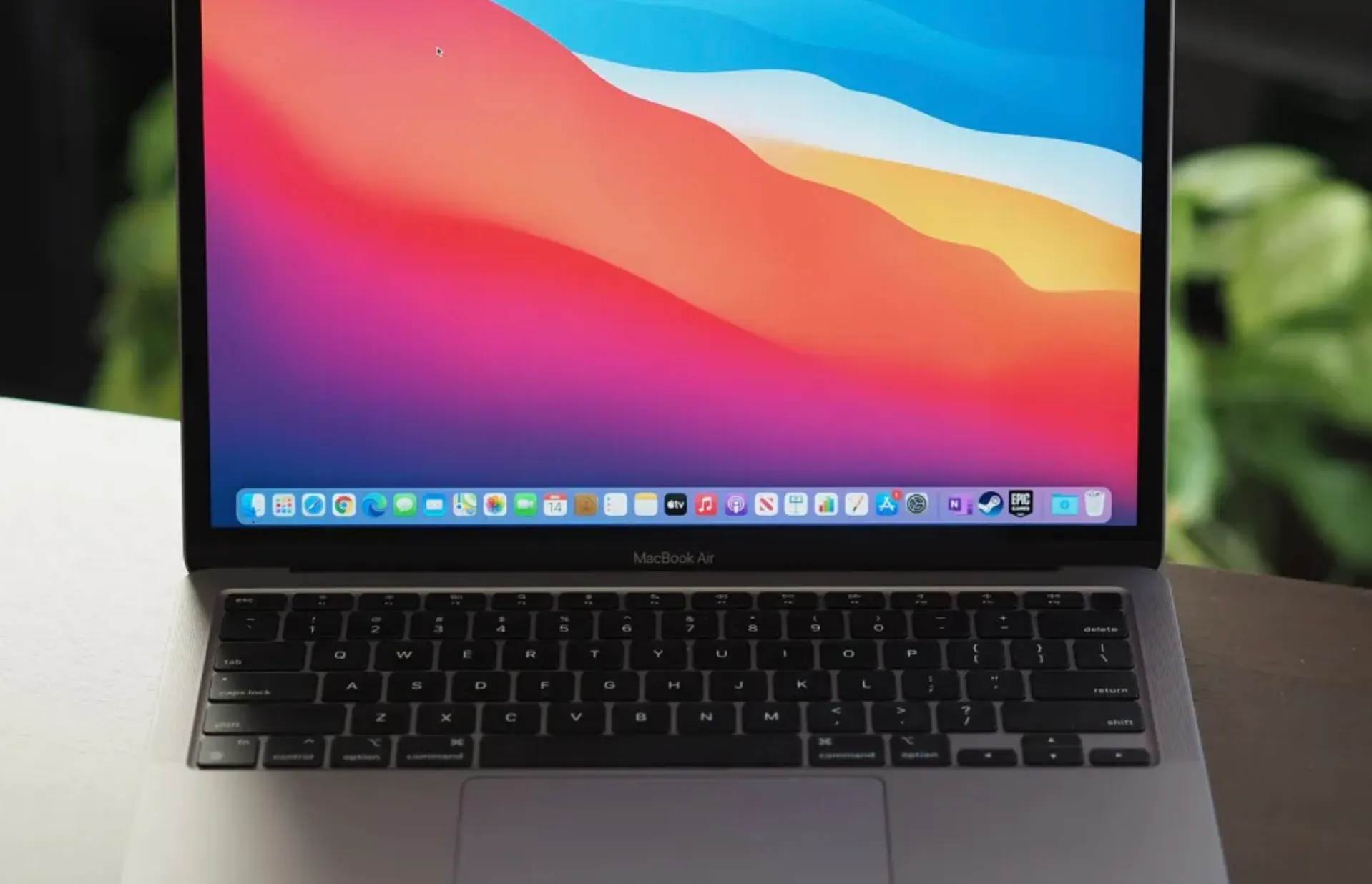 На MacBook Air (M1) вернулась цена из 2021 года. Величие этого ноутбука бесспорно