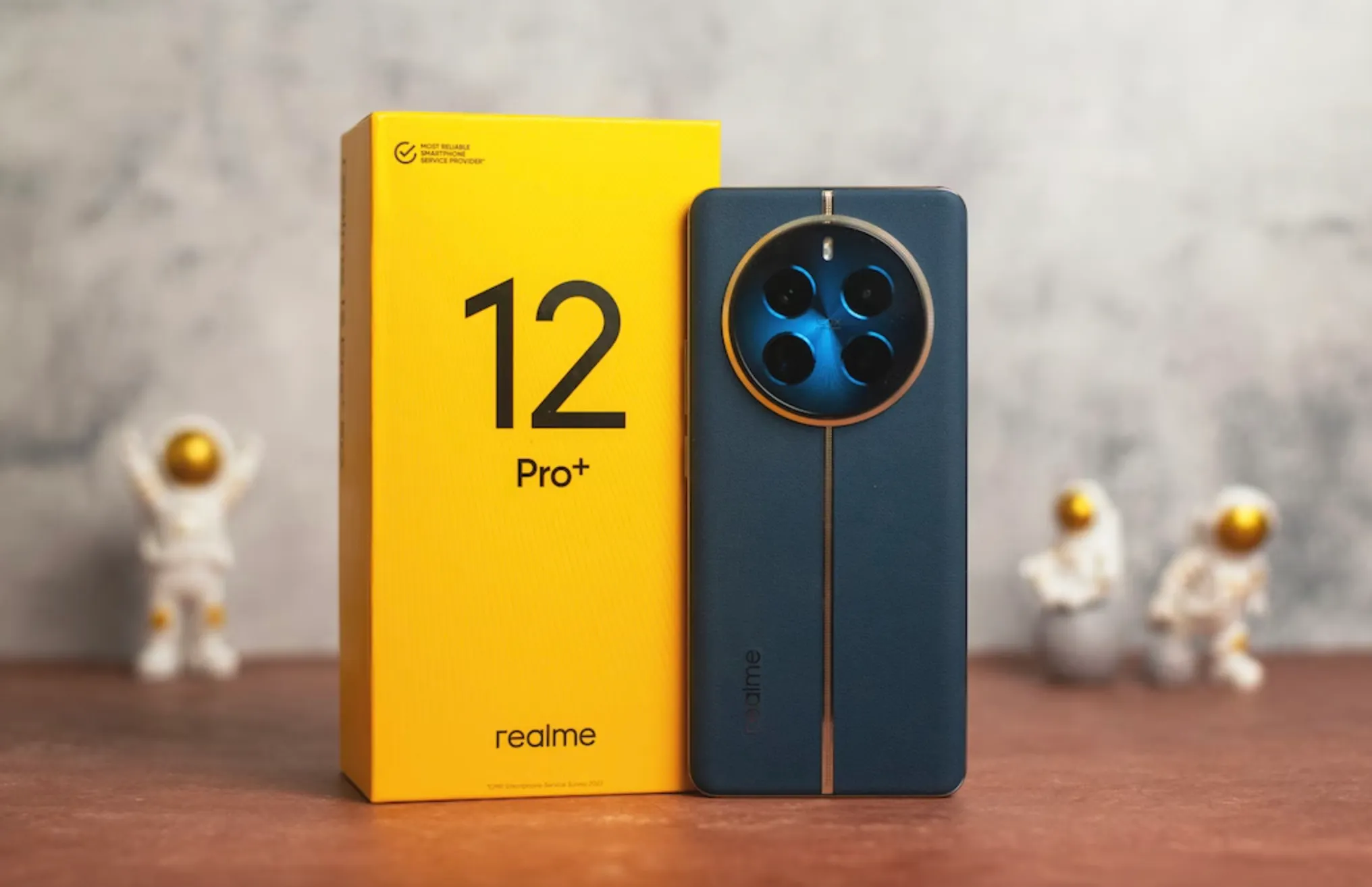 Вышел король субфлагманов Realme 12 Pro+. У него сочный экран, крутая камера и чип Snapdragon