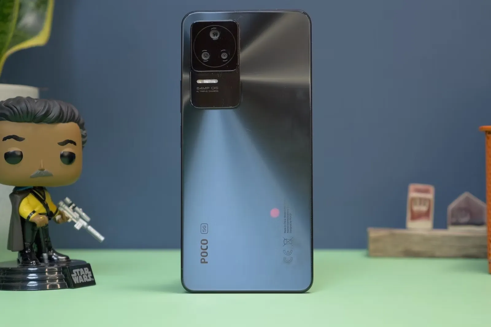 Этот Xiaomi Poco можно смело брать и в 2024 году. Народный флагман буквально обесценился на Маркете