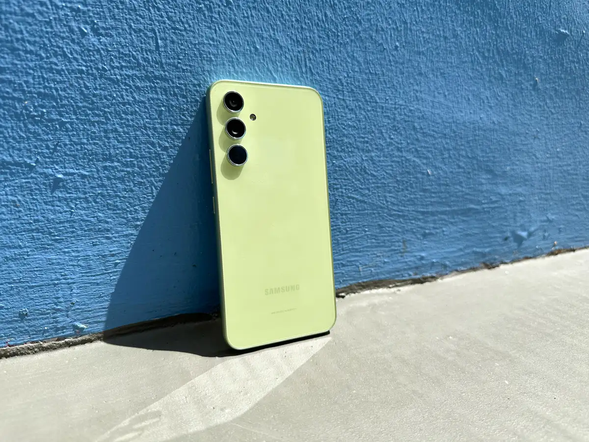 Этот Samsung Galaxy — абсолютный бестселлер. Он окончательно обесценился на Маркете 