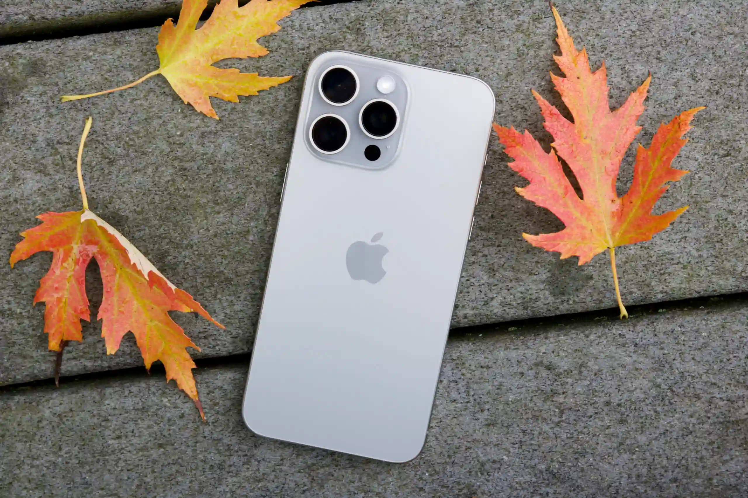Выключил 2 функции в iPhone. Теперь он живет без зарядки гораздо дольше