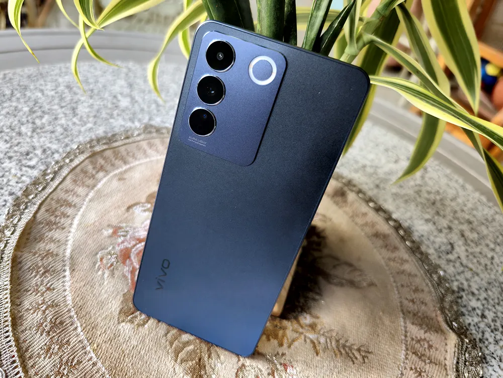 Про этот Vivo все забыли, а зря. Один из самых красивых смартфонов до 20 тысяч рублей