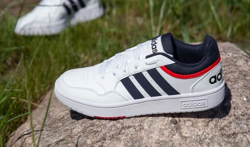 Базовые кеды от adidas обесценились на Lamoda. Их цена шокирует