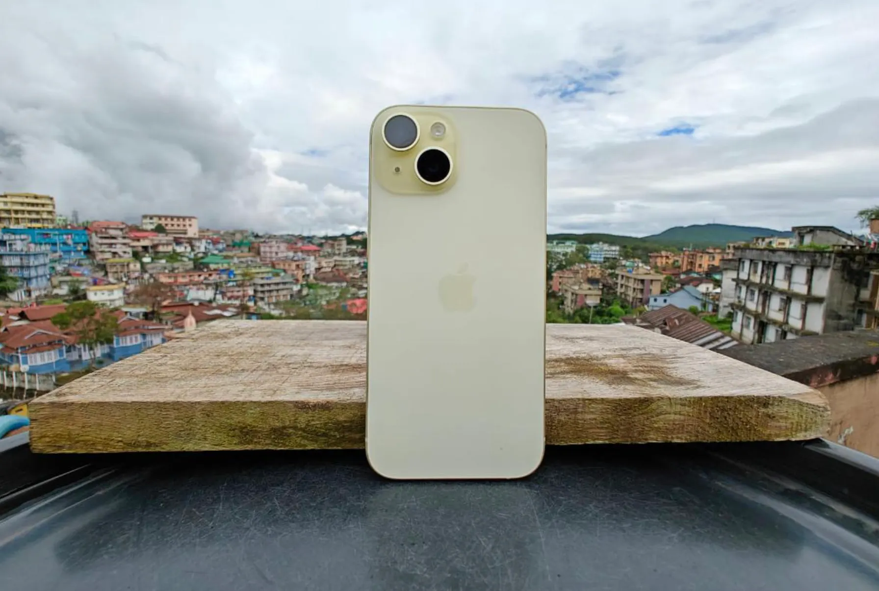 iPhone 15 прилично подешевел в России. Чем он лучше iPhone 13 и 14?