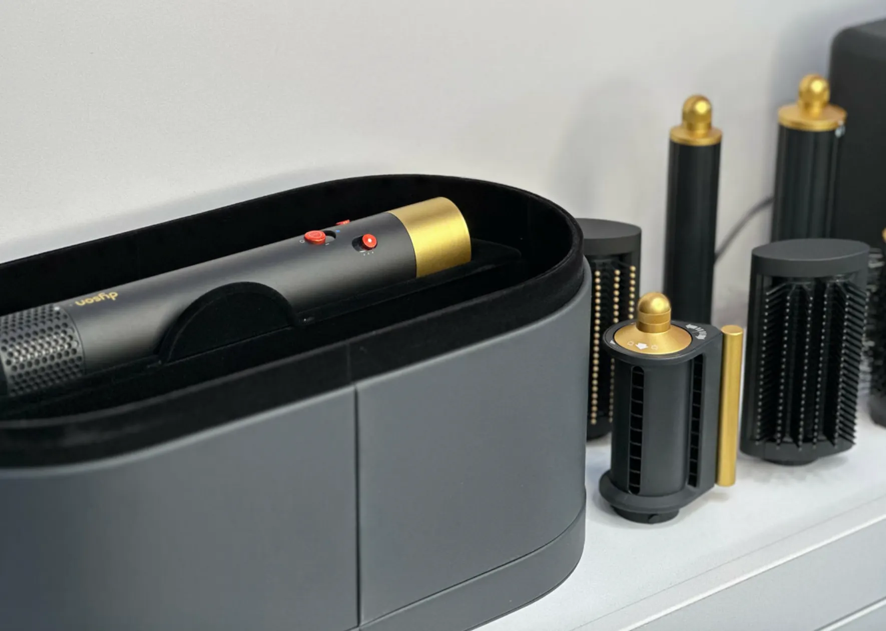 Как отличить оригинальный стайлер Dyson от подделки? 5 деталей, на которые следует обратить внимание