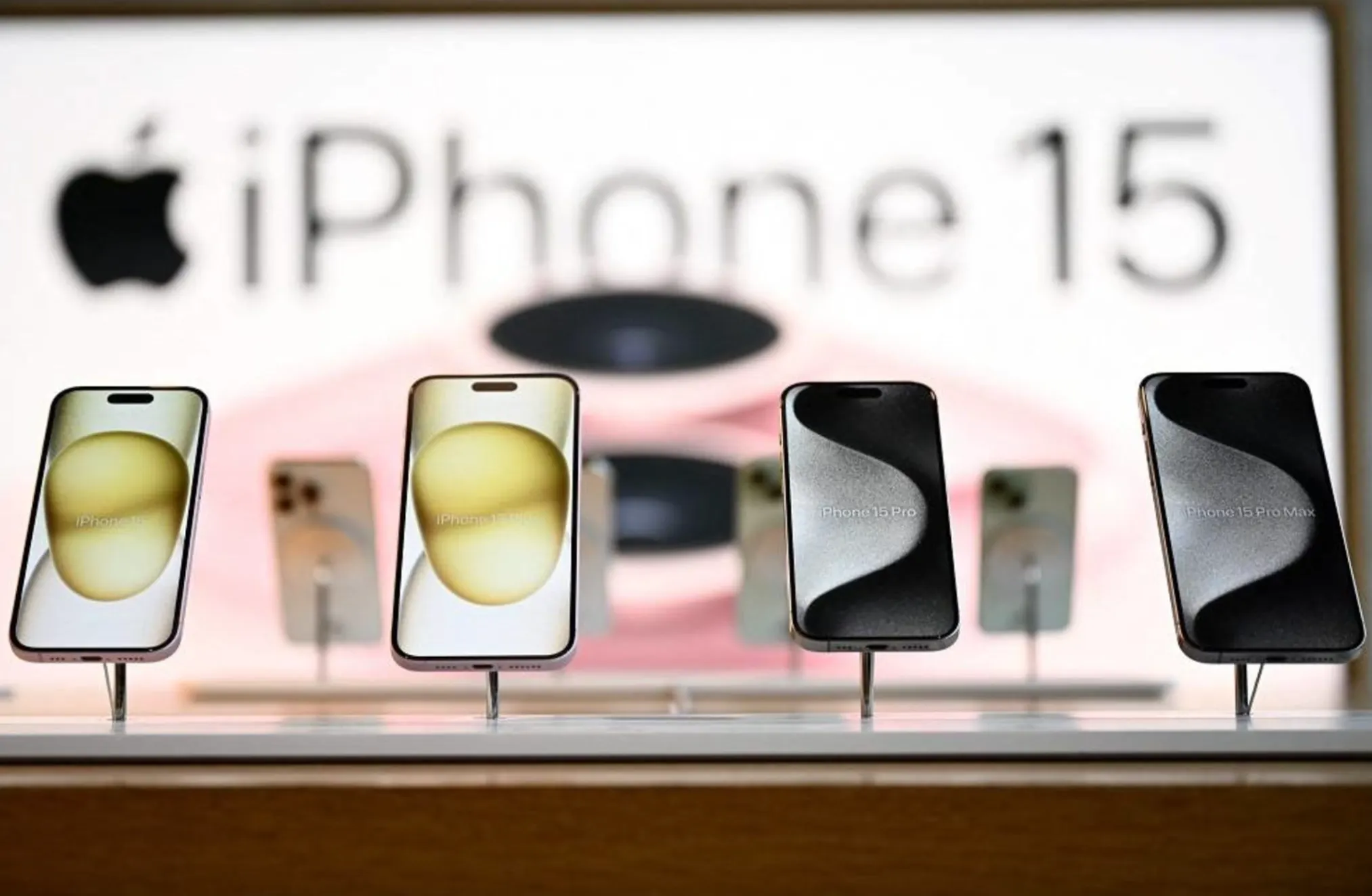 iPhone 15 Pro Max подешевел на 23 тысячи рублей. А что с ценами на другие девайсы Apple?