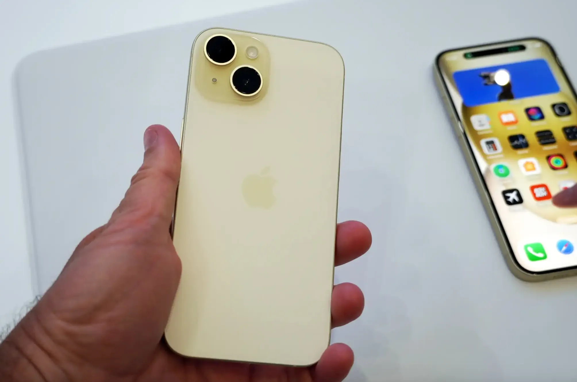 iPhone 15 мощно подешевел – на 7 тысяч за месяц. Это оптимальный смартфон Apple в 2024 году