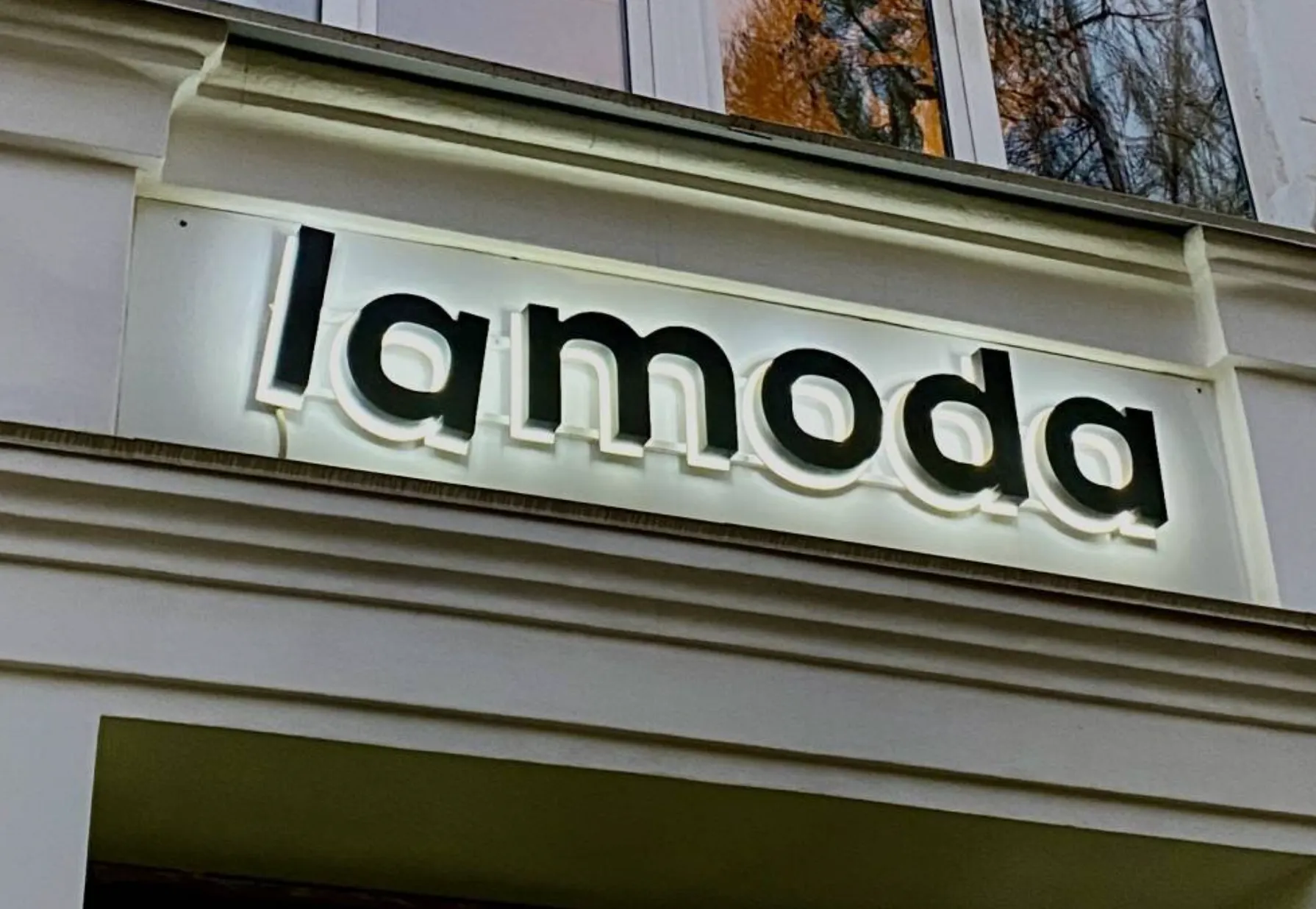 В России уже больше 50 магазинов Lamoda Sport. Через эти точки к нам вернулись adidas и другие бренды