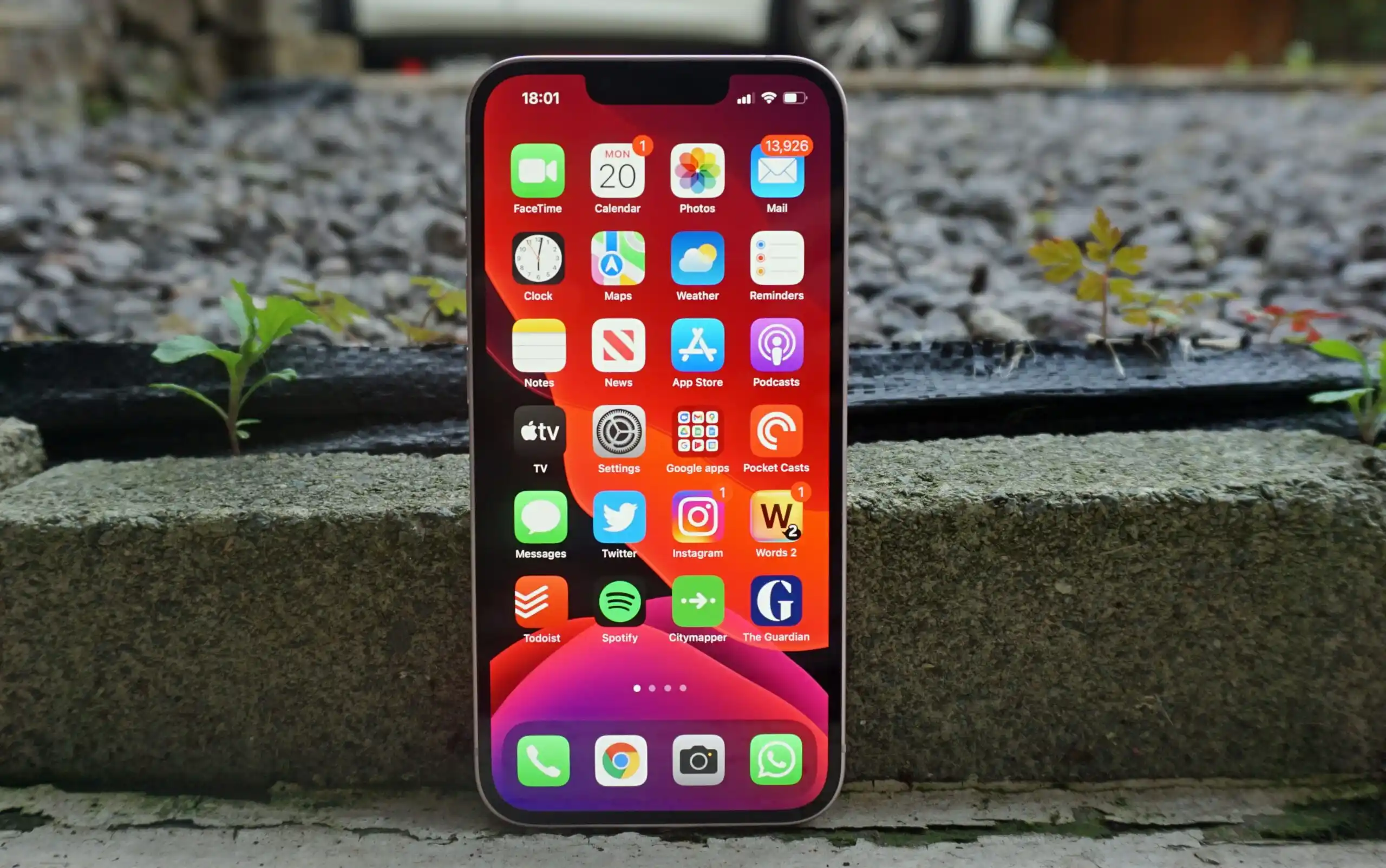 Легендарный iPhone обесценился в России. Его можно смело брать и в 2024 году 