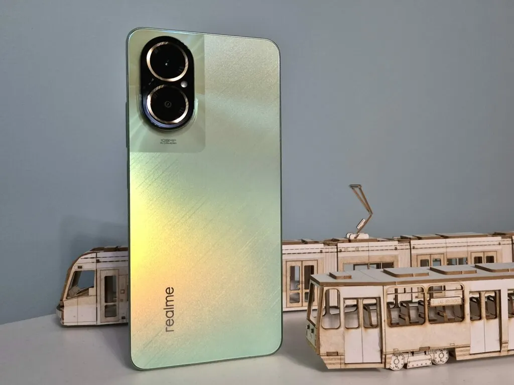 Этот Realme — главный бюджетник бренда. Его сейчас отдают с неплохой скидкой