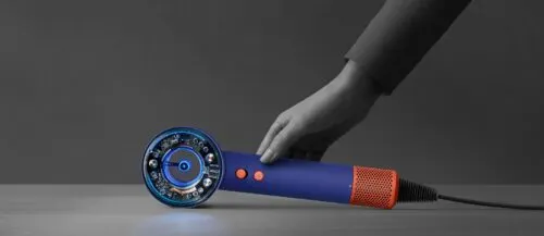 Dyson выпустила умный фен с подсветкой.  Им невозможно обжечься