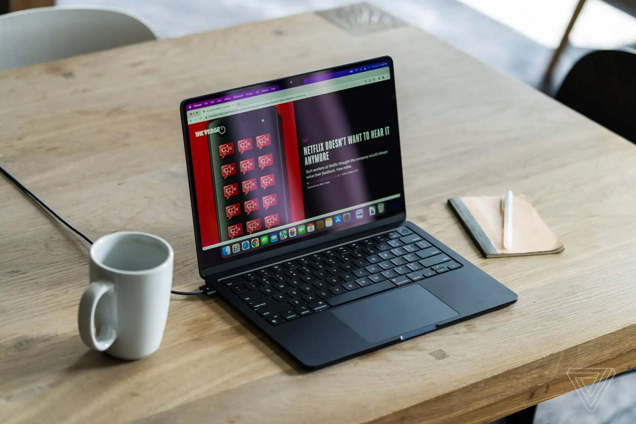 Дешевый MacBook Air с большим экраном и другие скидки на Mac. Новый дайджест на «Палаче»