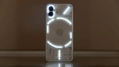 Nothing Phone (2) подешевел в России. Это самый стильный флагман на рынке 