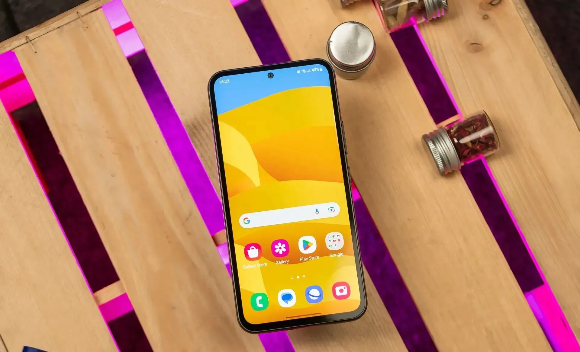 Хитовый Samsung Galaxy рухнул в цене на Маркете. У него практически нет недостатков