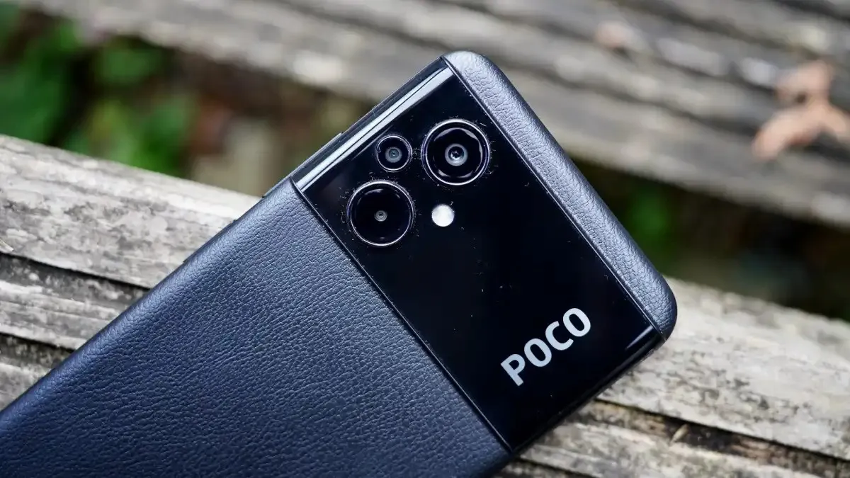 Этот Xiaomi Poco — лучший до 10 тысяч рублей. Он подойдет даже для игр