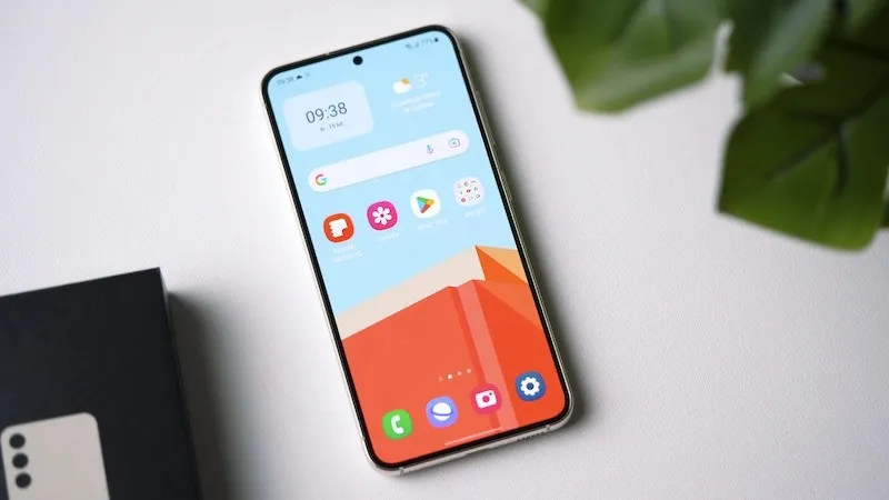 Легендарный Samsung Galaxy буквально рухнул в цене. Вот 5 его главных фишек